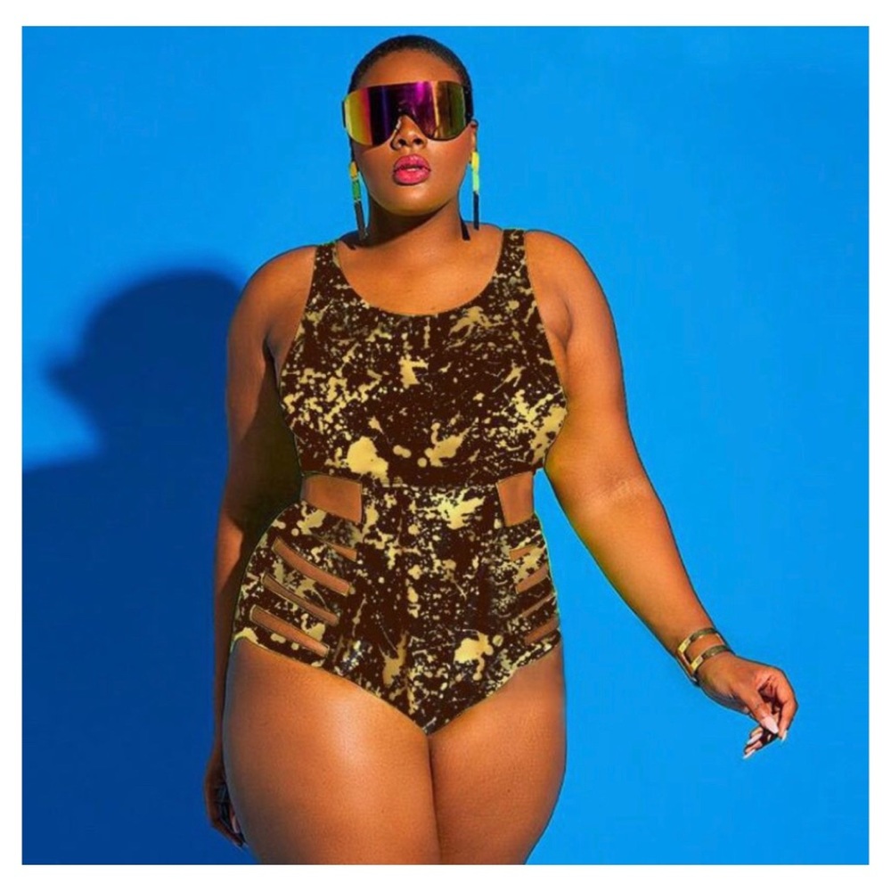 NWT Hot Gurl Summer Plus Size Swimsuit in Splatter